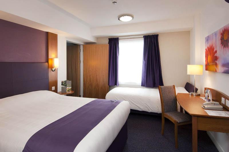 Premier Inn Coventry East Exteriör bild